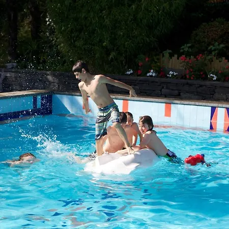 Bamboohouse Motel 3*