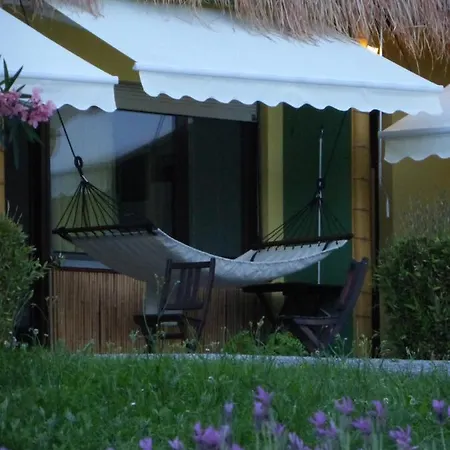 Motel Bamboohouse
